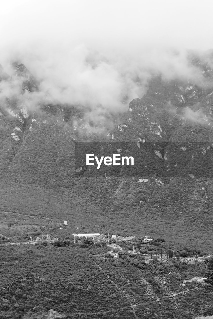 SCENIC VIEW OF SEA BY MOUNTAINS AGAINST SKY