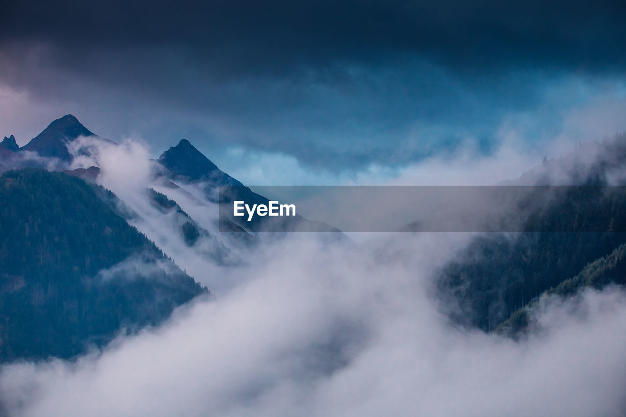 SCENIC VIEW OF MAJESTIC MOUNTAINS AGAINST SKY