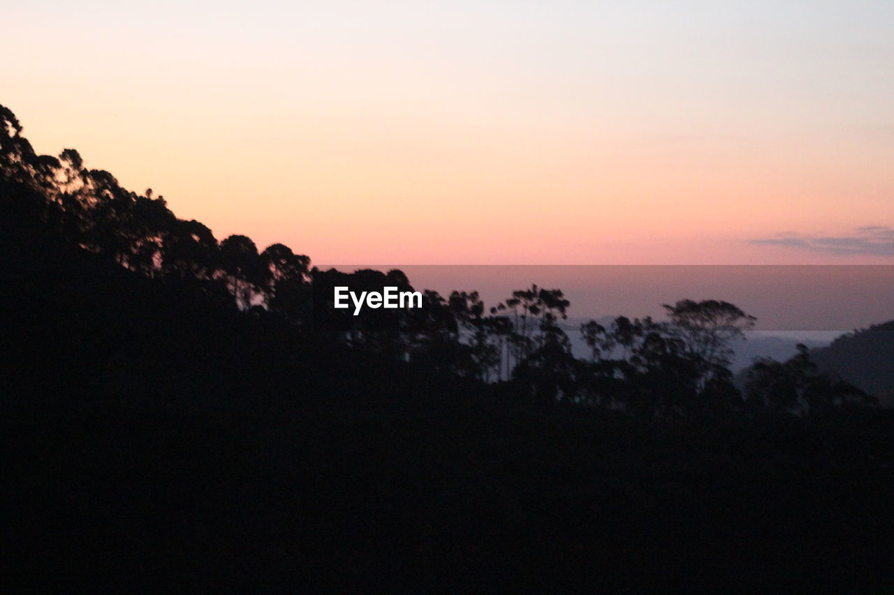 SCENIC VIEW OF SILHOUETTE MOUNTAINS AGAINST SKY DURING SUNSET