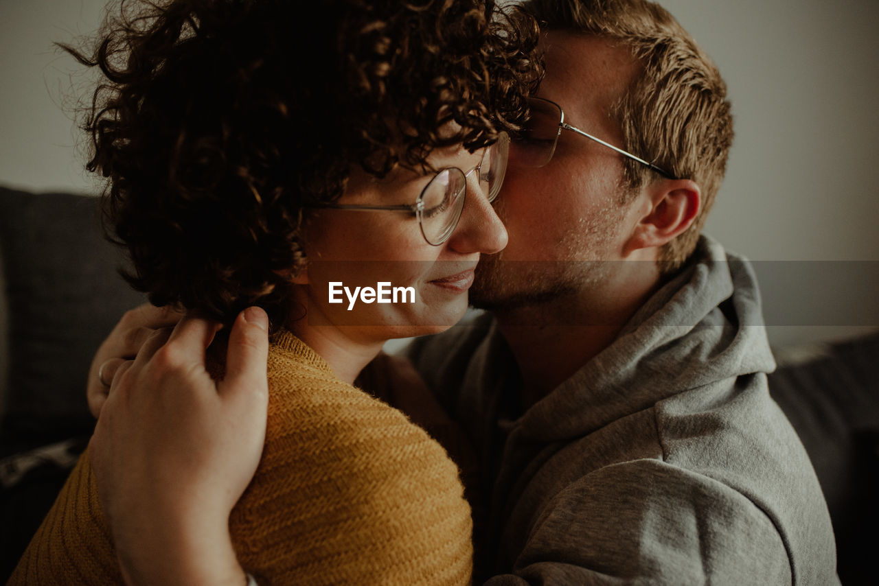 CLOSE-UP PORTRAIT OF YOUNG COUPLE WITH TATTOO