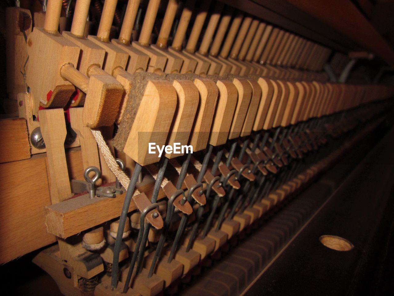 HIGH ANGLE VIEW OF PIANO HANGING FROM WOOD