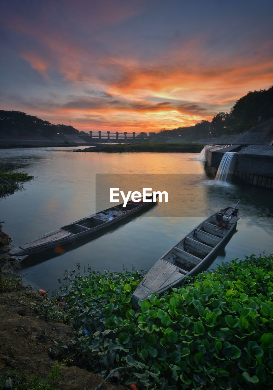 SCENIC VIEW OF LAKE DURING SUNSET