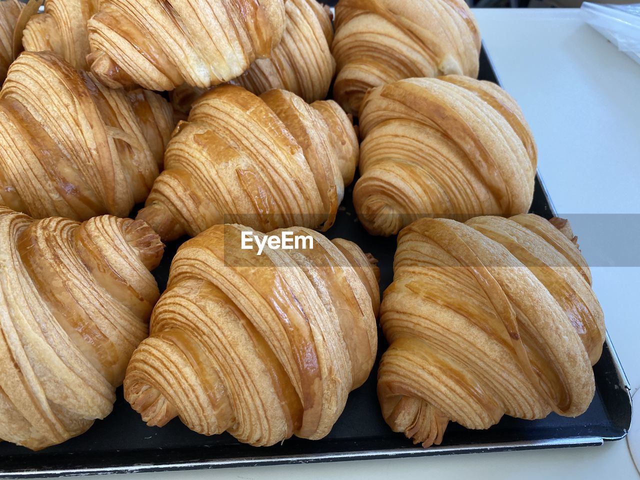 HIGH ANGLE VIEW OF BREAD ON TABLE