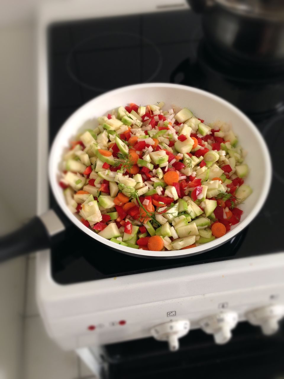 SALAD SERVED IN BOWL WITH SAUCE