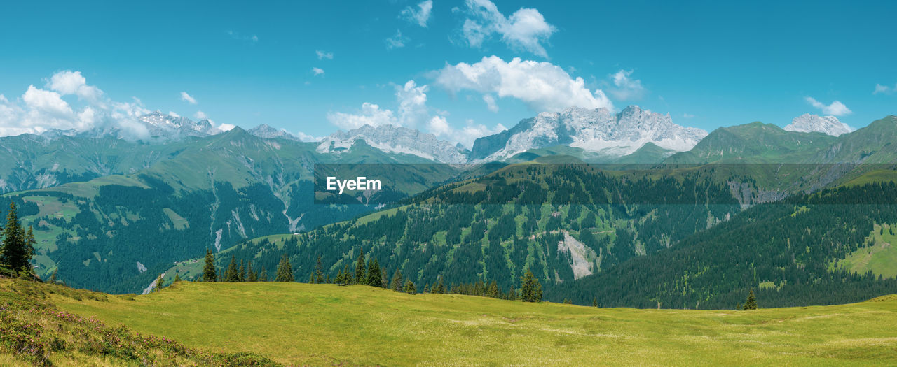 Widescreen photo of switzerland praettigau mountain range