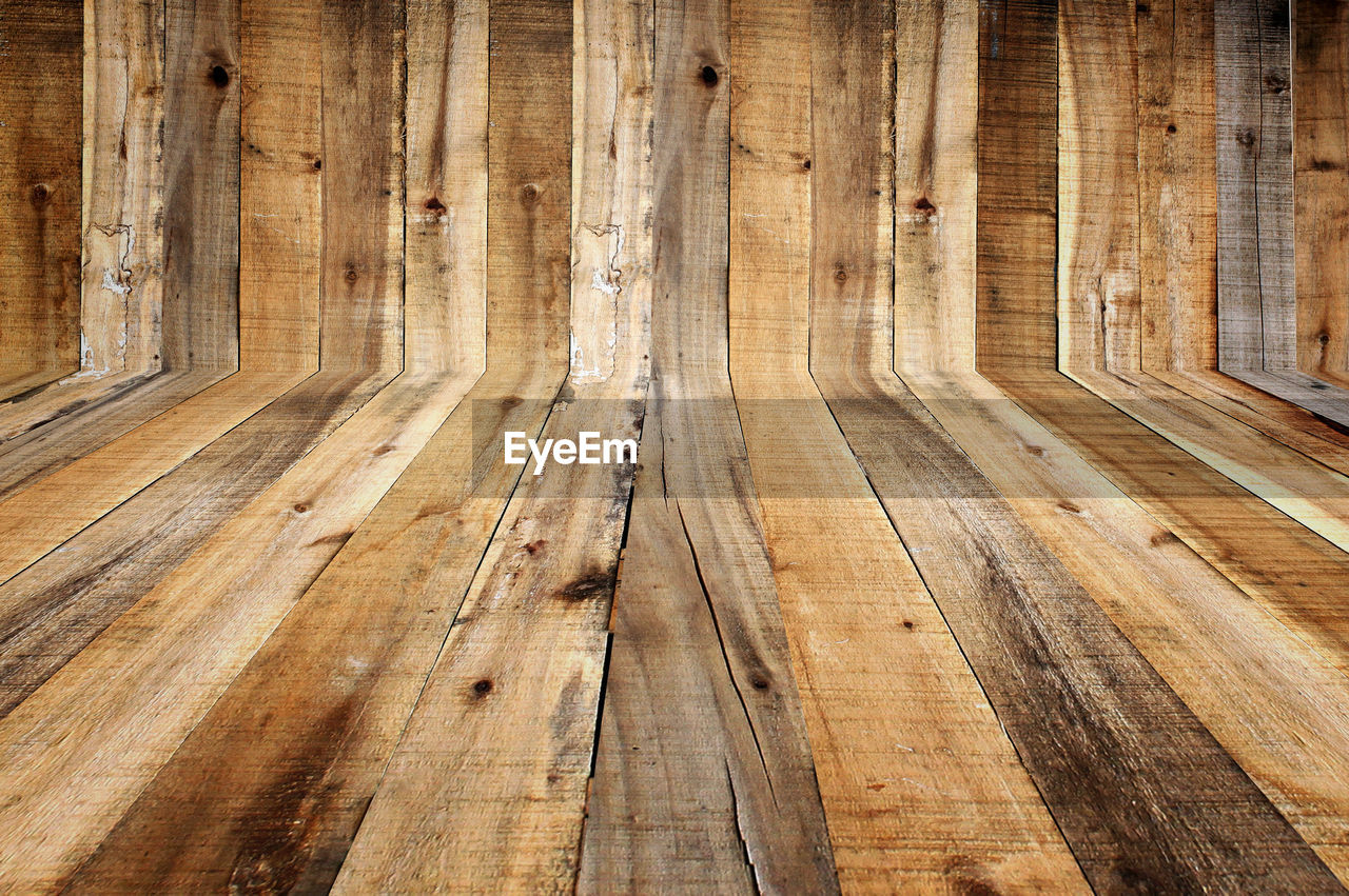 FULL FRAME SHOT OF WOODEN PLANKS