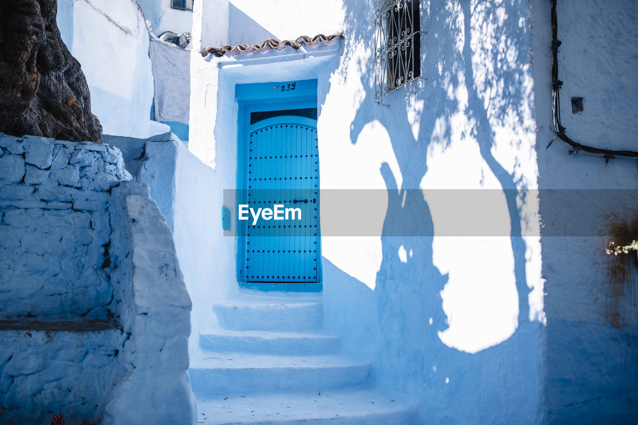 WHITE WALL COVERED WITH SNOW