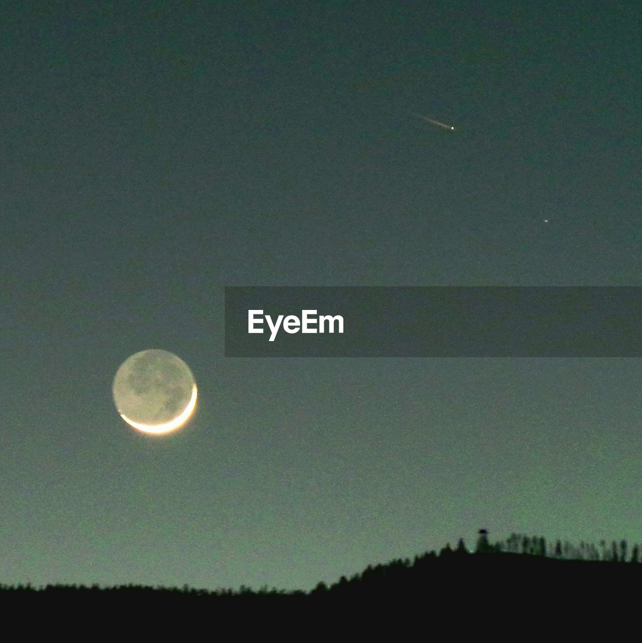 LOW ANGLE VIEW OF MOON IN SKY AT NIGHT