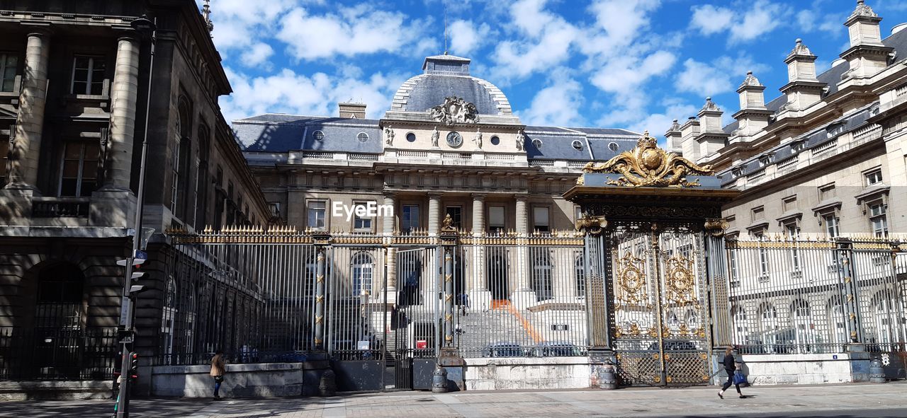 architecture, built structure, building exterior, city, urban area, landmark, sky, travel destinations, town, cloud, cityscape, building, history, the past, travel, nature, tourism, day, downtown, palace, street, facade, outdoors, religion, no people, place of worship, sunlight, old