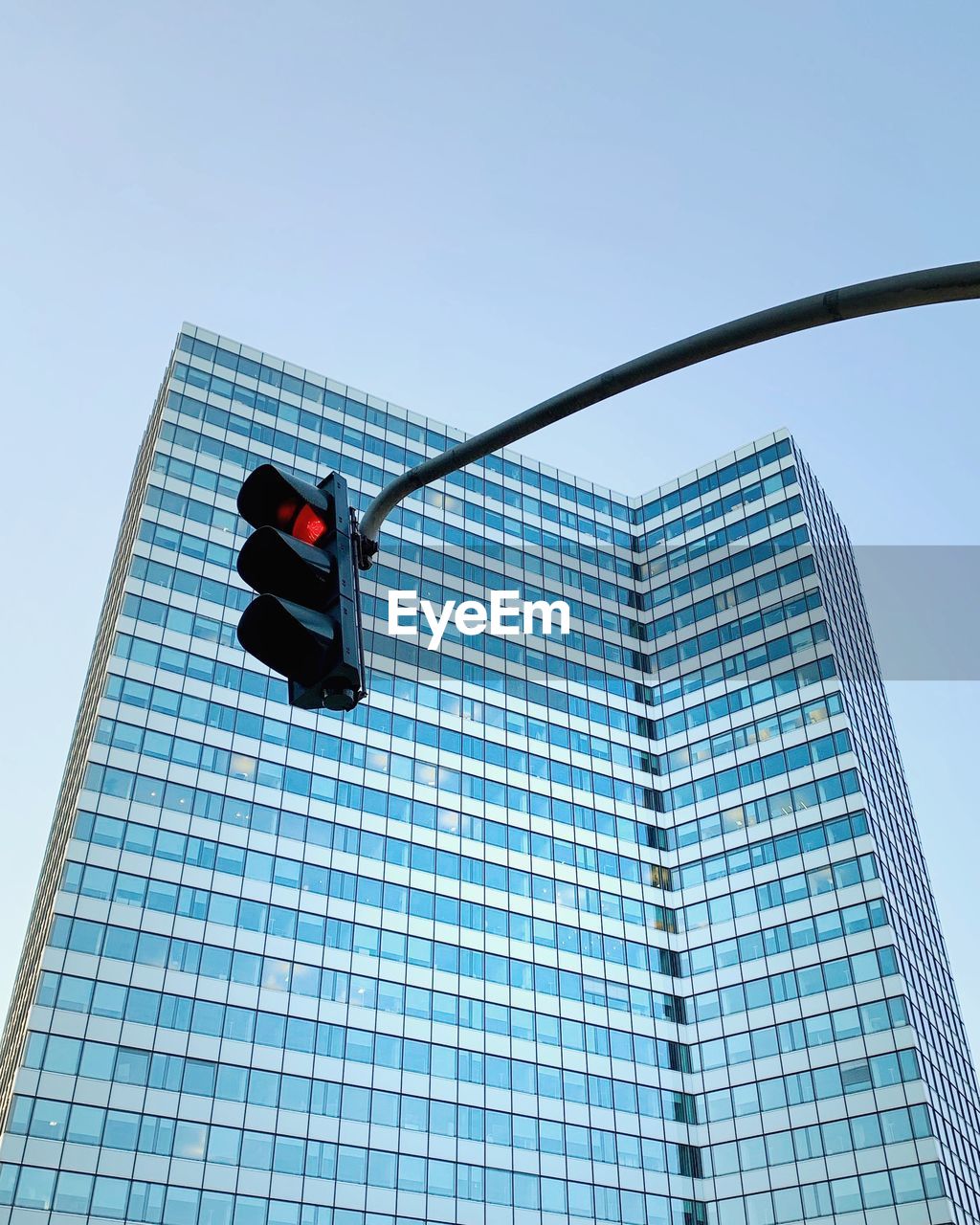 LOW ANGLE VIEW OF TRAFFIC SIGNAL AGAINST SKY