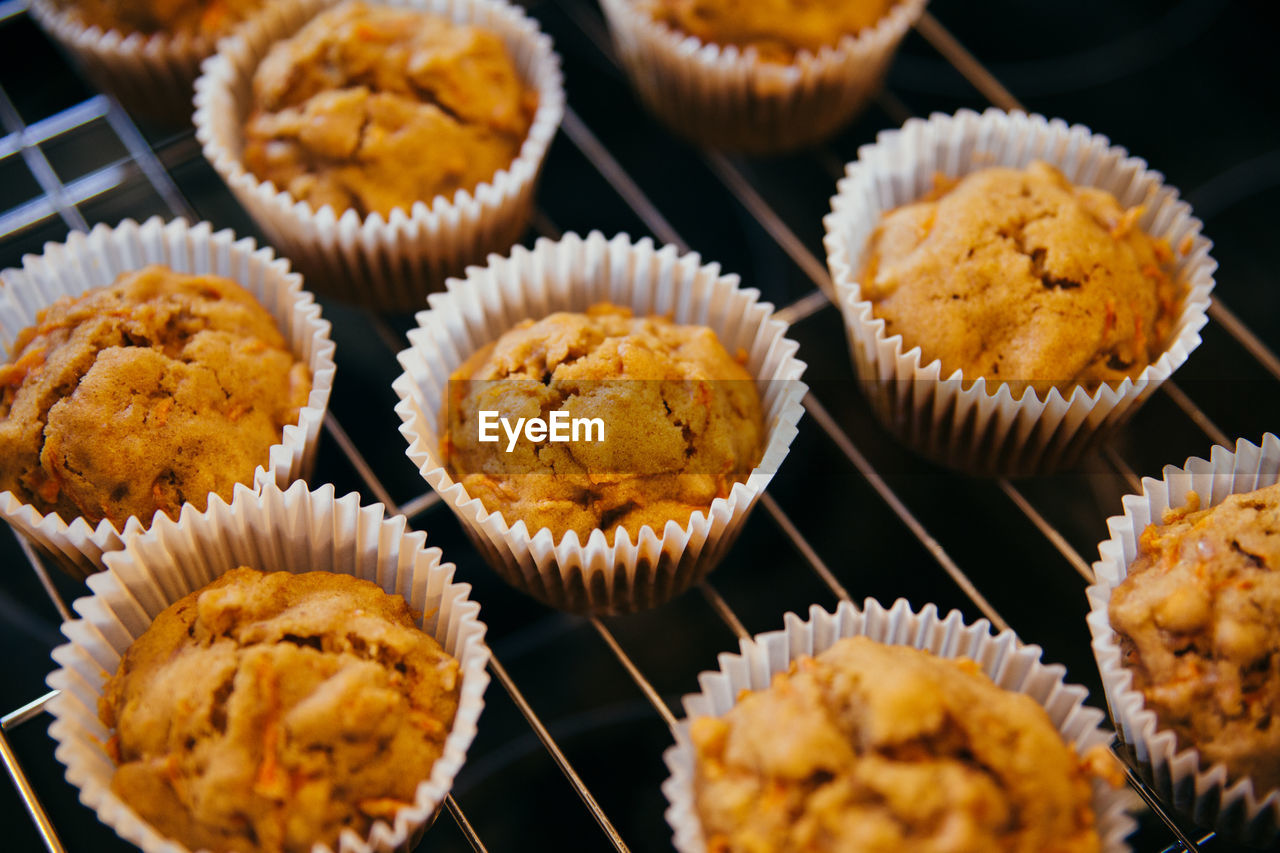 HIGH ANGLE VIEW OF CUPCAKES