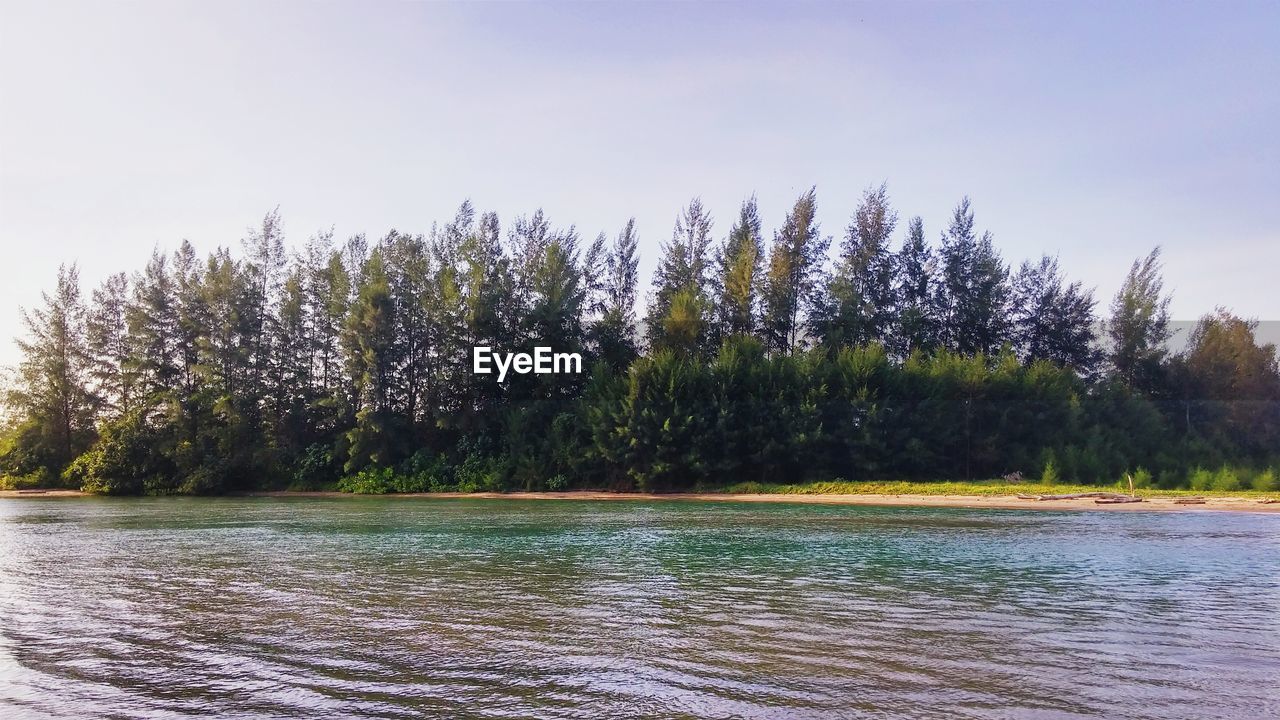 SCENIC VIEW OF RIVER AGAINST SKY