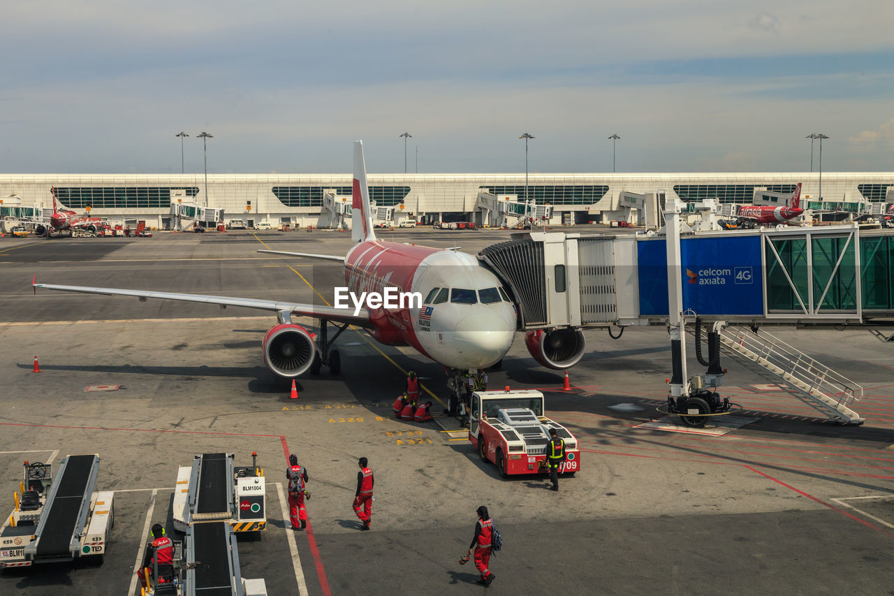 VIEW OF AIRPLANE AT AIRPORT RUNWAY