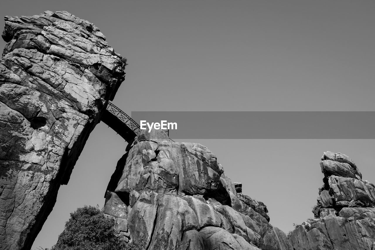 LOW ANGLE VIEW OF ROCK FORMATIONS AGAINST SKY