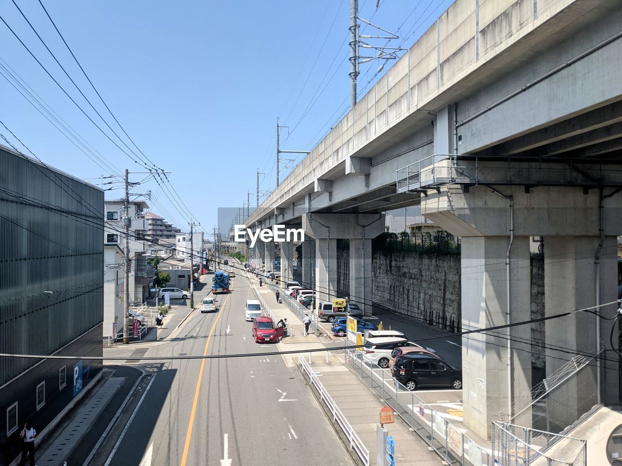 CARS ON ROAD IN CITY