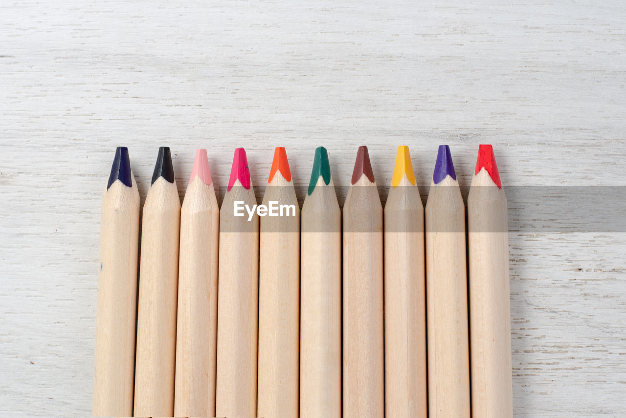 HIGH ANGLE VIEW OF PENCILS ON TABLE