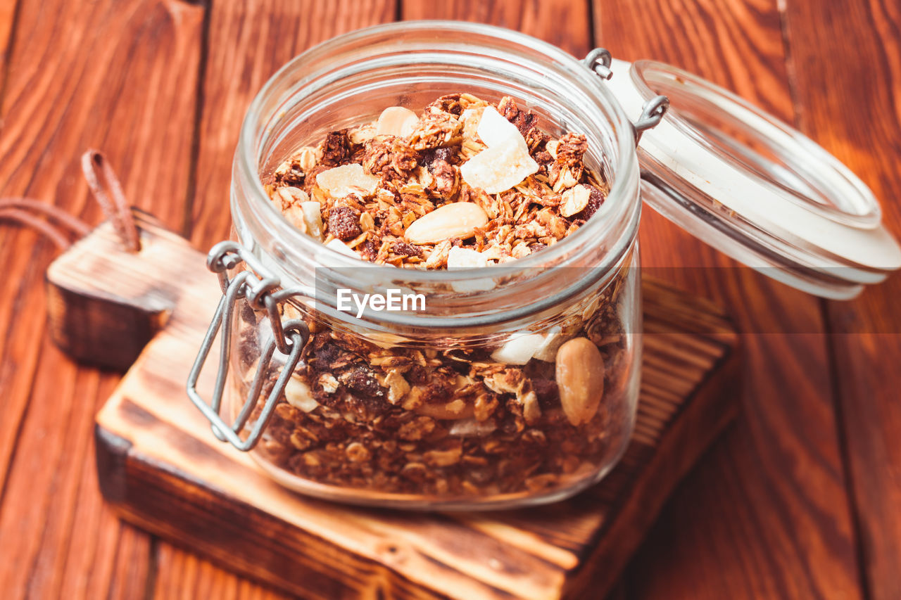 HIGH ANGLE VIEW OF BREAKFAST IN CONTAINER ON TABLE