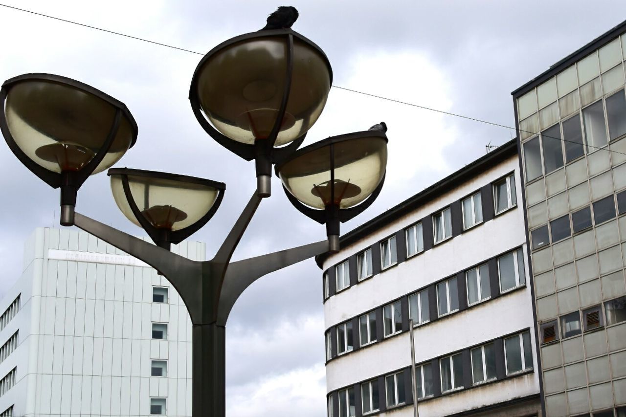 LOW ANGLE VIEW OF MODERN BUILDING AGAINST CLOUDY SKY