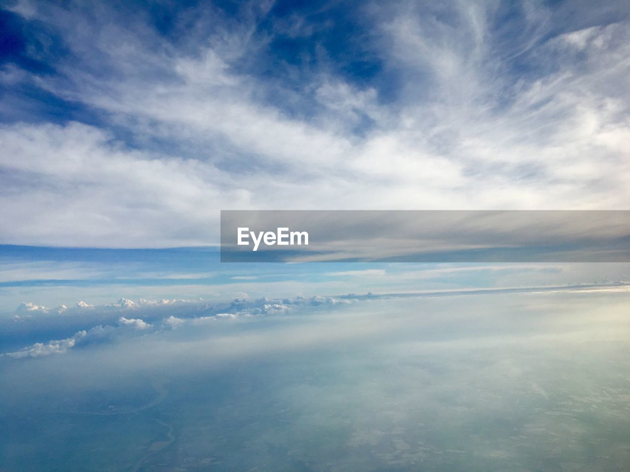 AERIAL VIEW OF SEA AGAINST SKY
