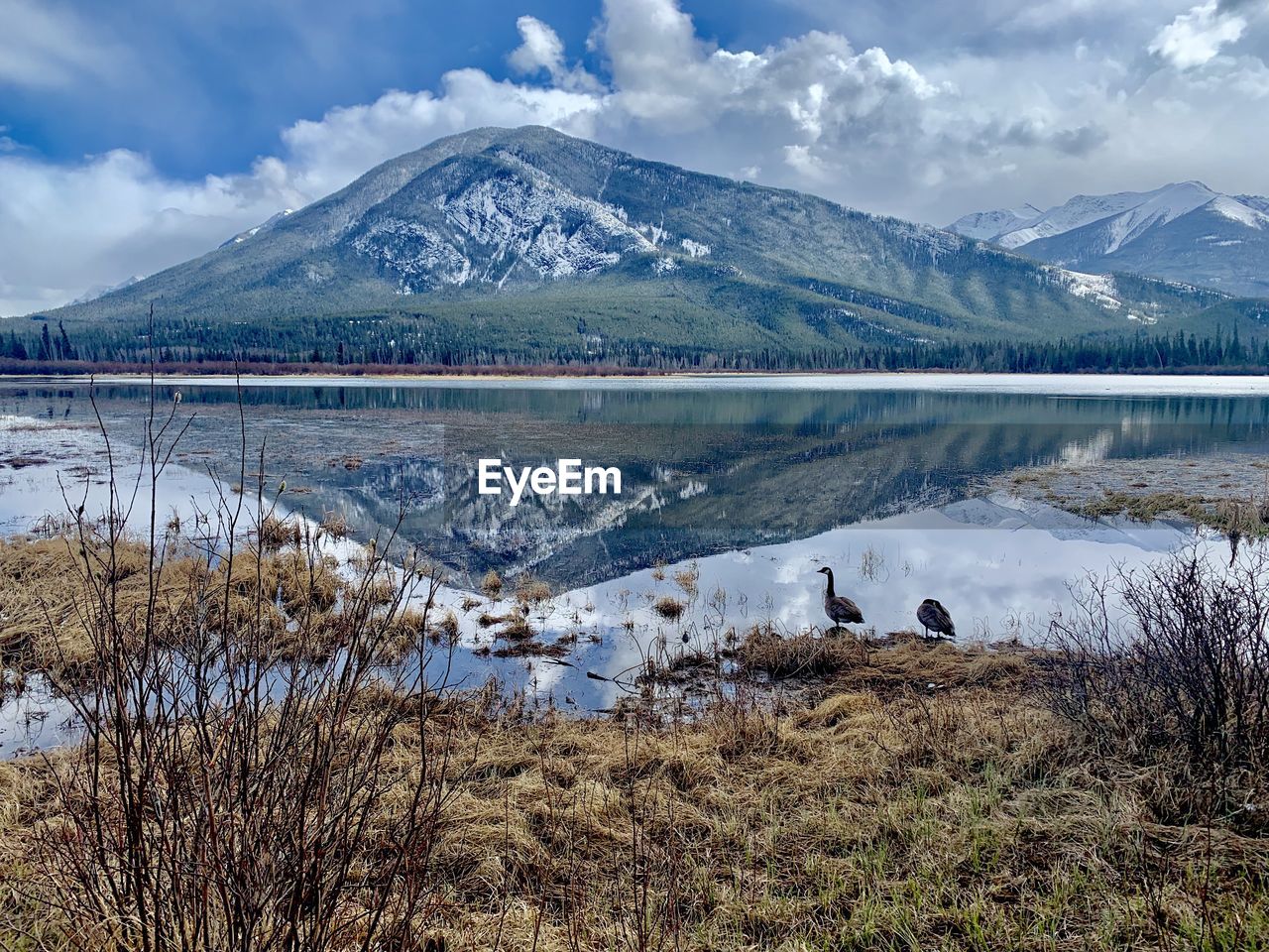 SCENIC VIEW OF LAKE BY MOUNTAINS AGAINST SKY