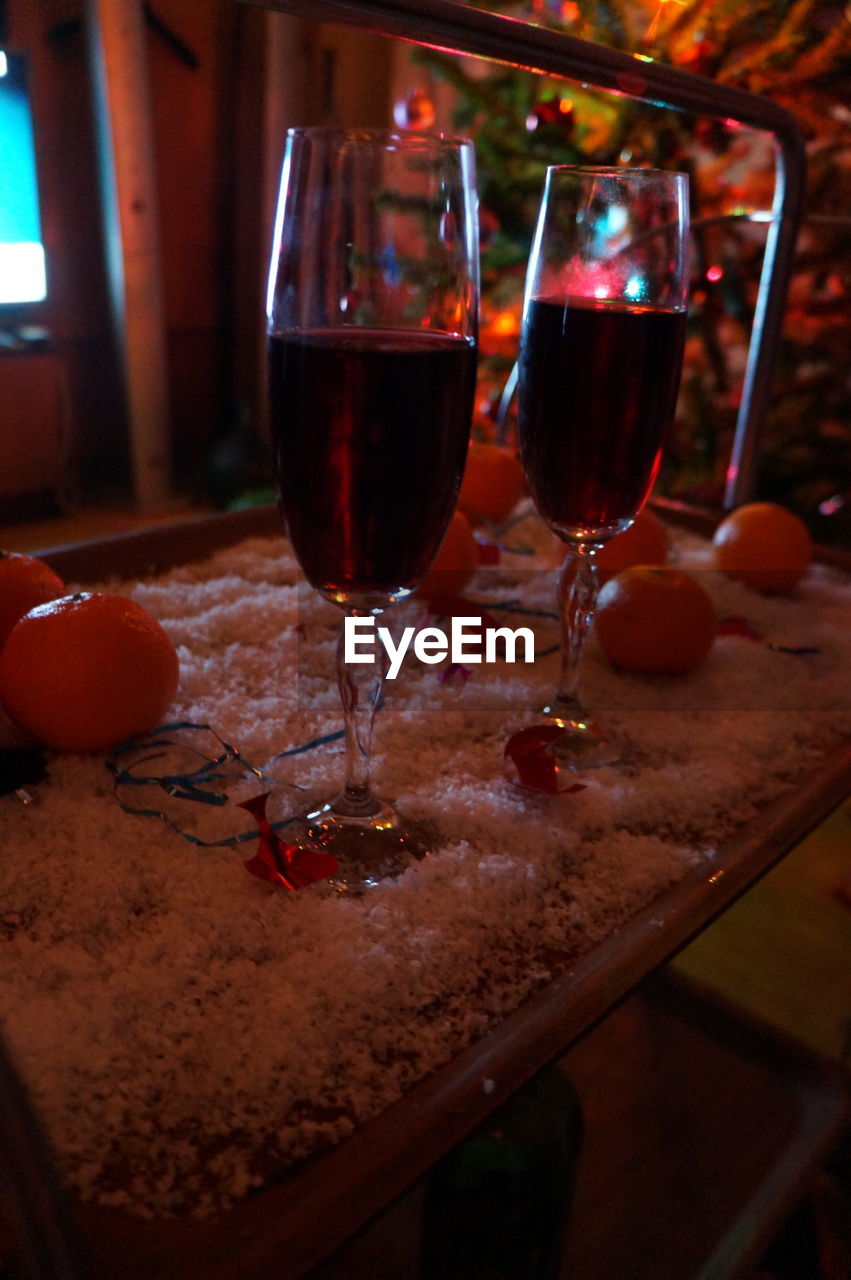 CLOSE-UP OF WINEGLASS ON TABLE