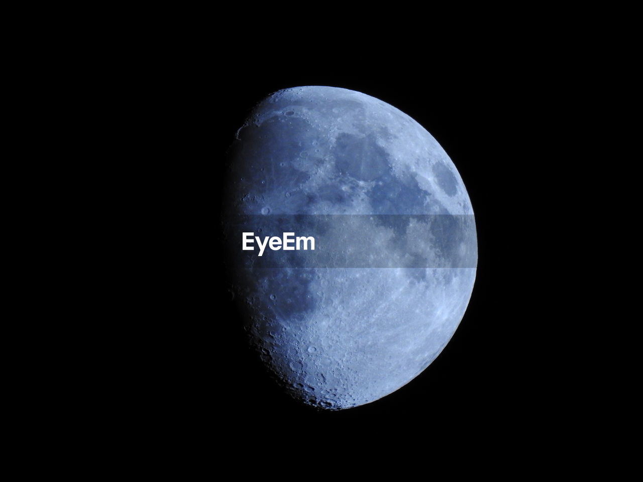 CLOSE-UP OF FULL MOON AGAINST CLEAR SKY AT NIGHT