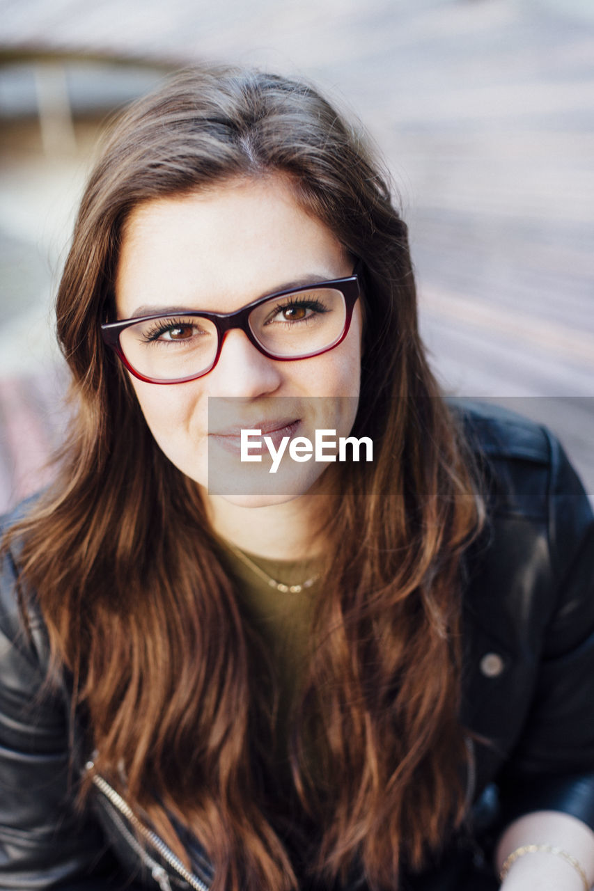 Portrait of smiling young woman in eyeglasses