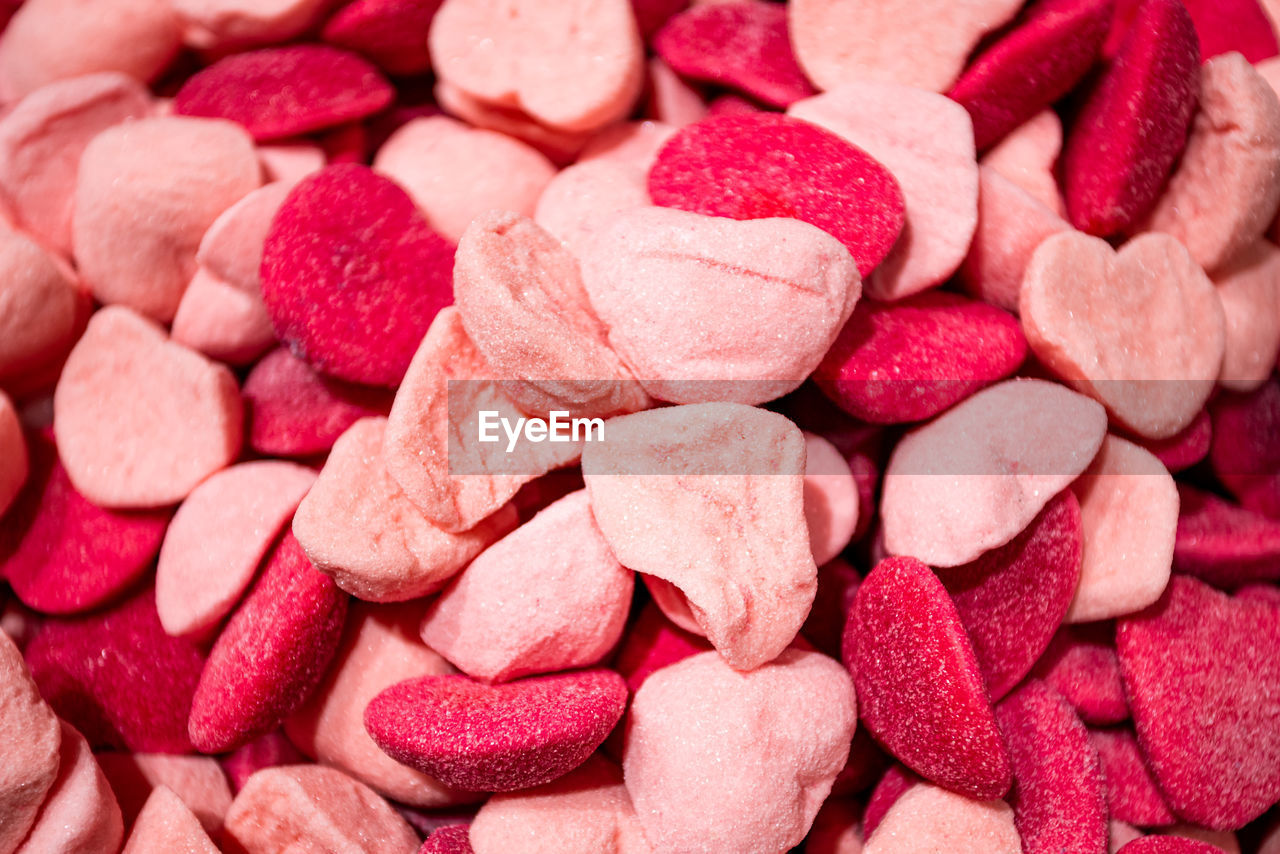 FULL FRAME SHOT OF MULTI COLORED HEART SHAPE CANDIES