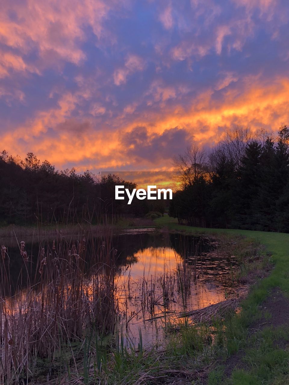 SCENIC VIEW OF LAKE AGAINST DRAMATIC SKY