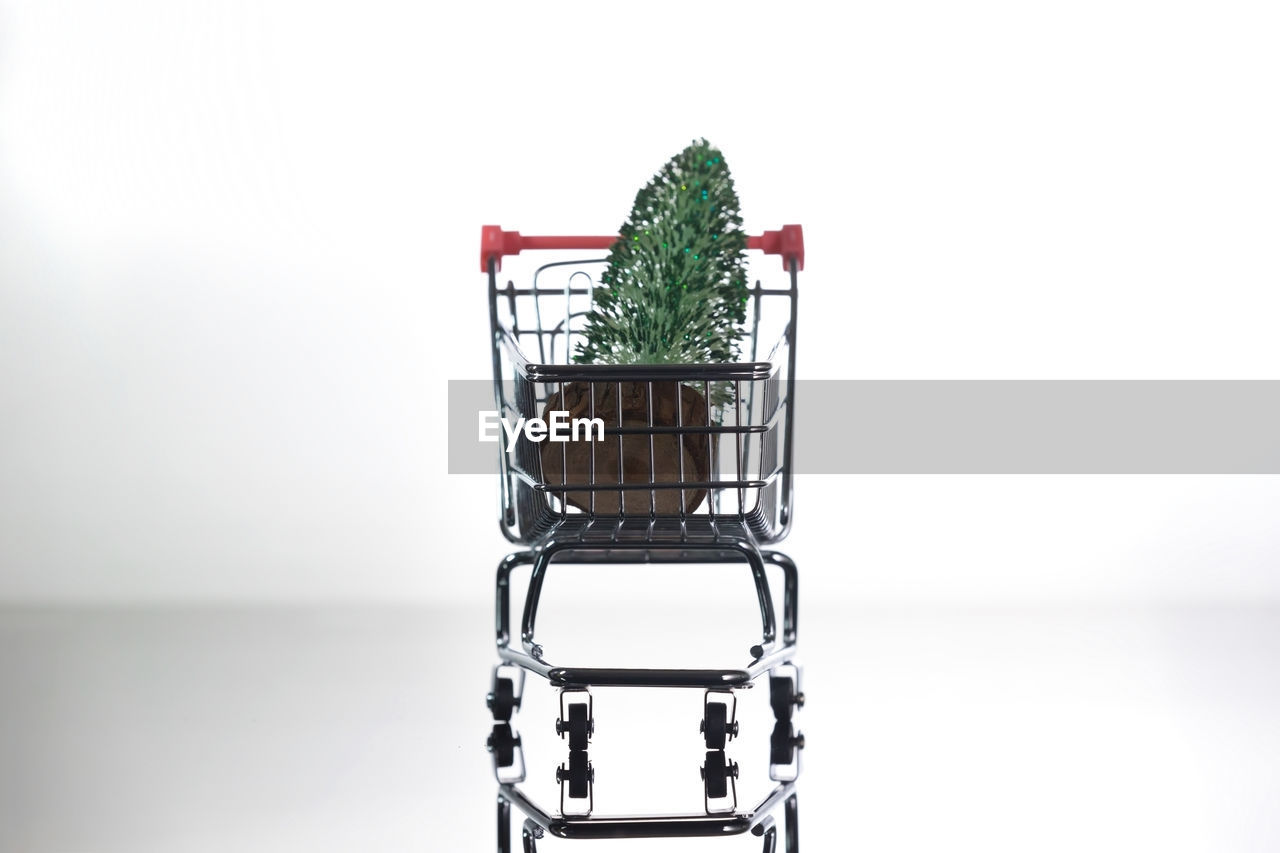 CLOSE-UP OF WICKER BASKET