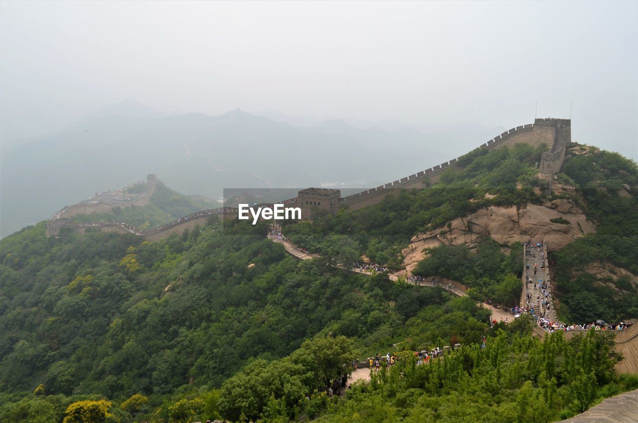 HIGH ANGLE VIEW OF FORT AGAINST MOUNTAIN
