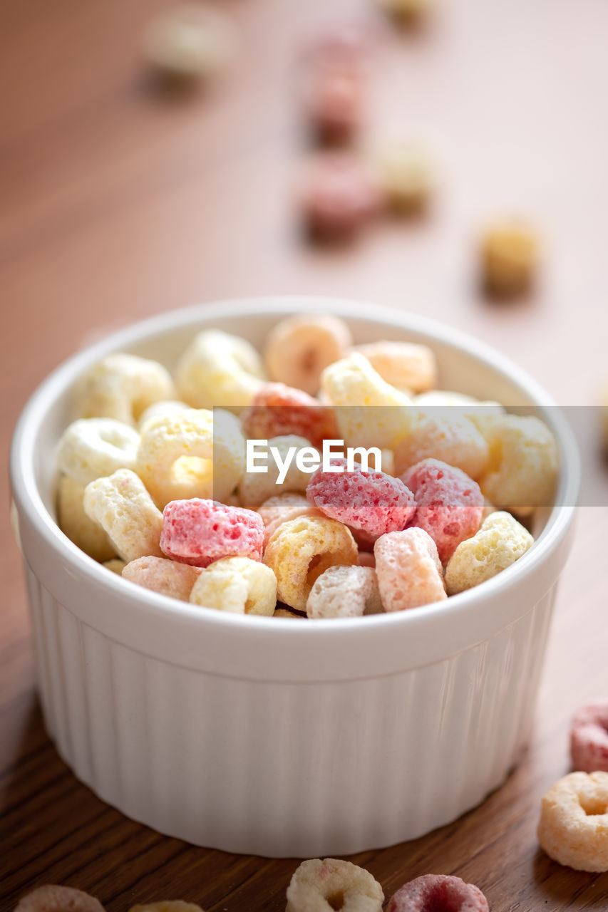 HIGH ANGLE VIEW OF ICE CREAM IN BOWL