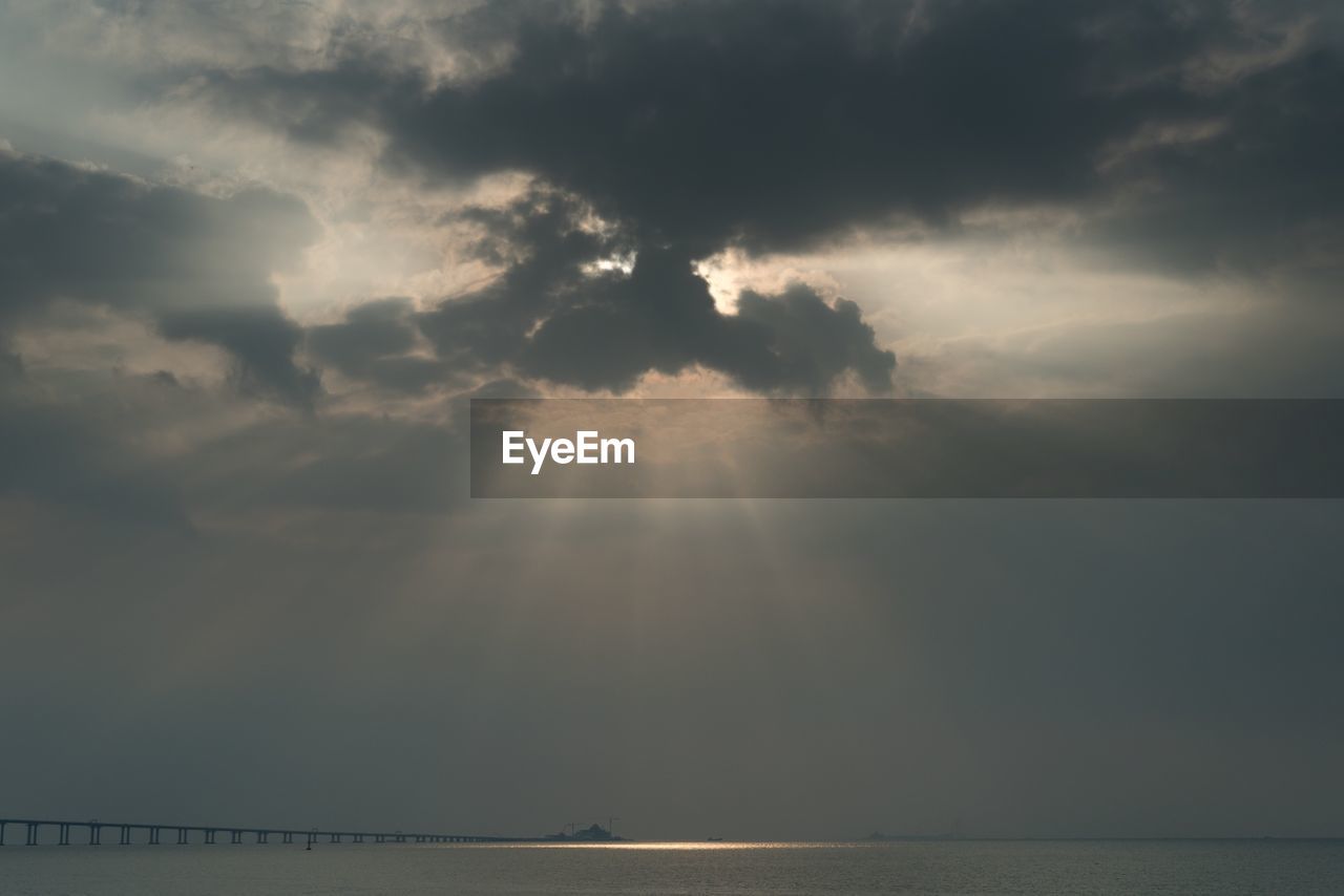 VIEW OF SEA AGAINST CLOUDY SKY