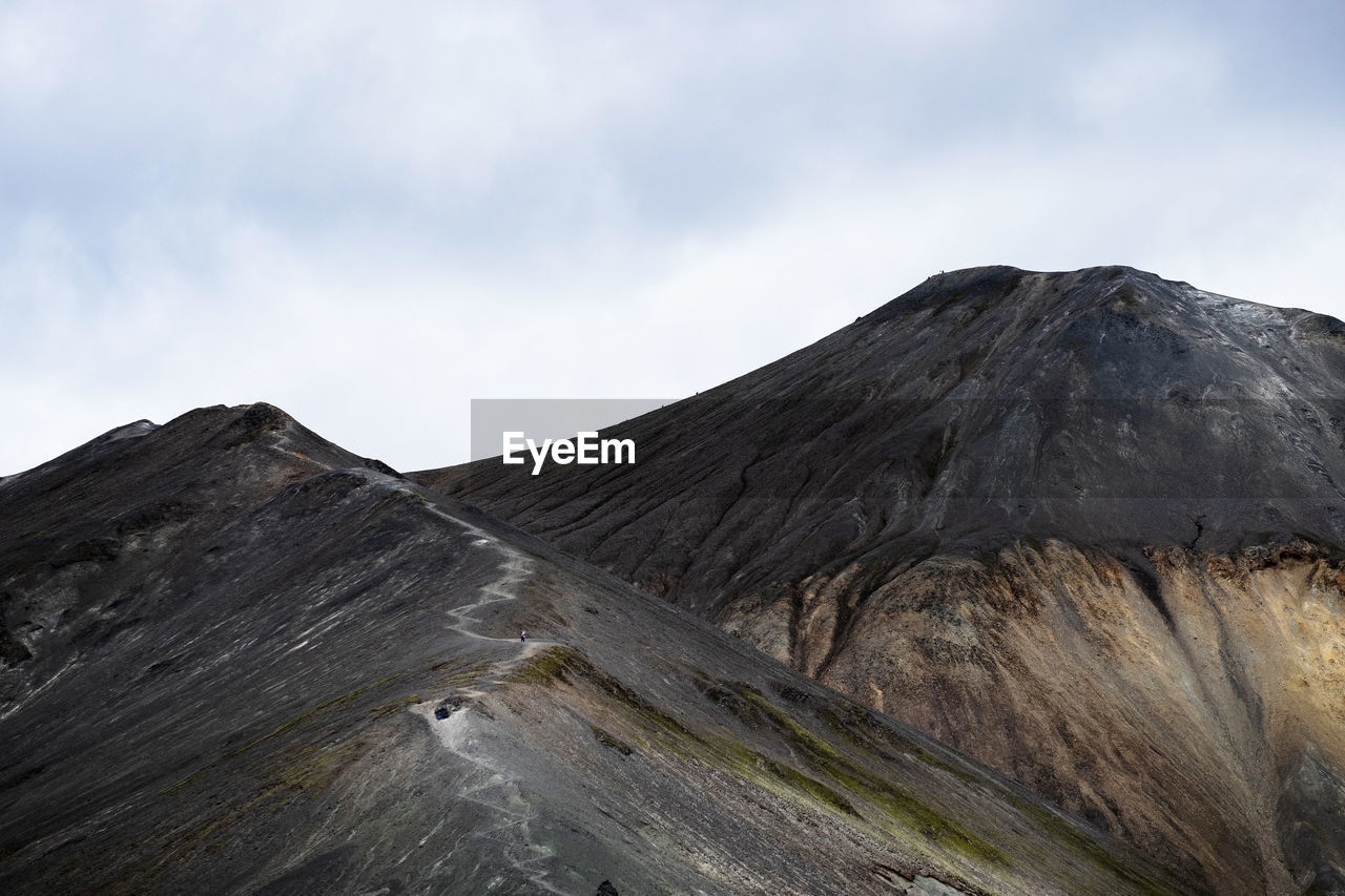 PANORAMIC VIEW OF VOLCANIC MOUNTAIN AGAINST SKY