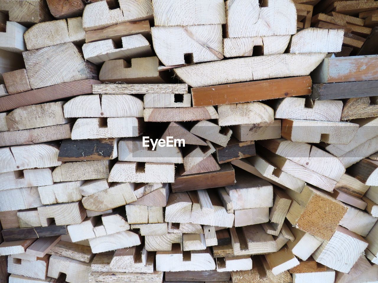 FULL FRAME SHOT OF FIREWOOD STACK