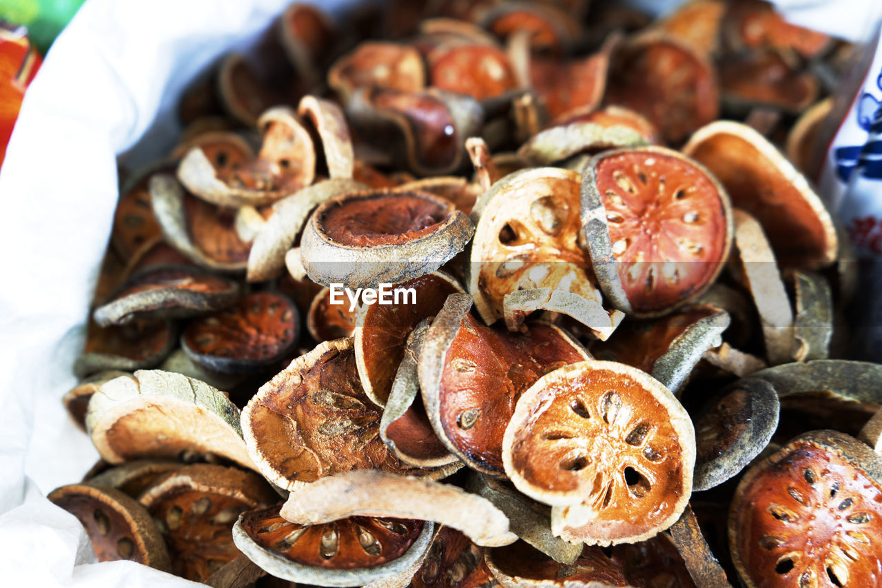 HIGH ANGLE VIEW OF SHELLS IN PLATE