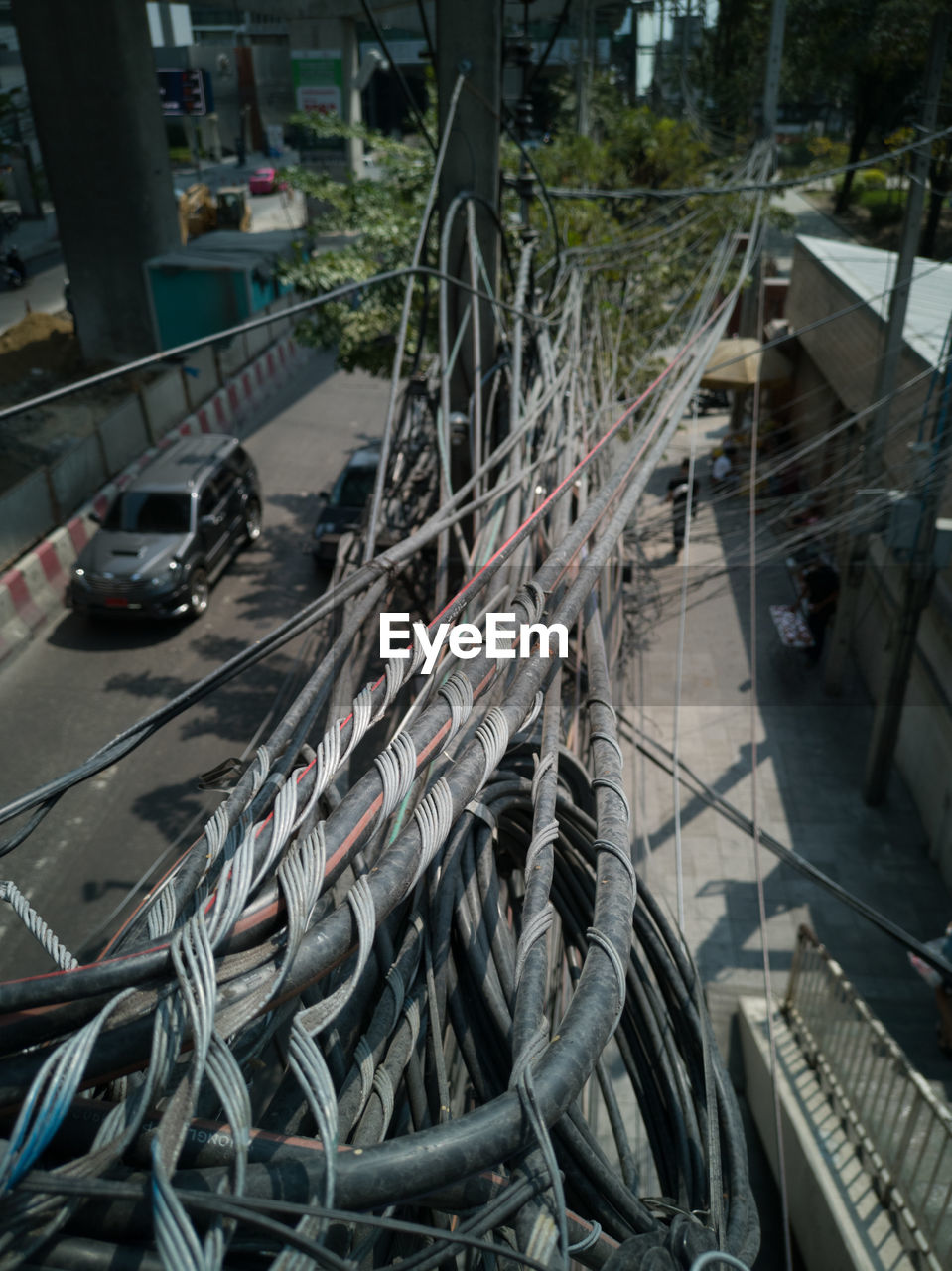 HIGH ANGLE VIEW OF ROPE BRIDGE IN CITY