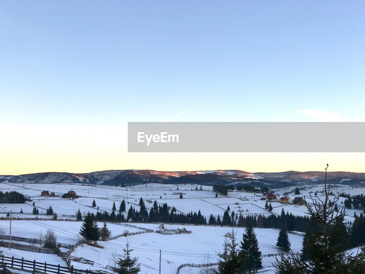 SCENIC VIEW OF FIELD AGAINST SKY DURING WINTER