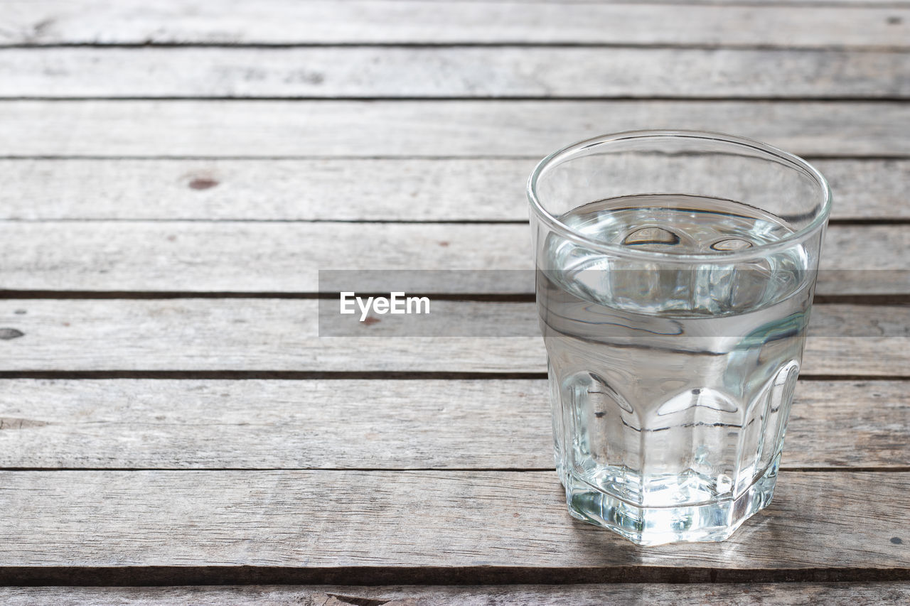 CLOSE-UP OF DRINK ON TABLE