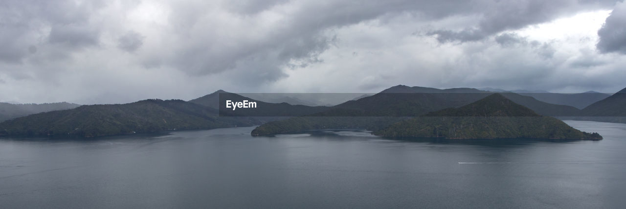 PANORAMIC VIEW OF LAKE AMIDST MOUNTAINS AGAINST SKY