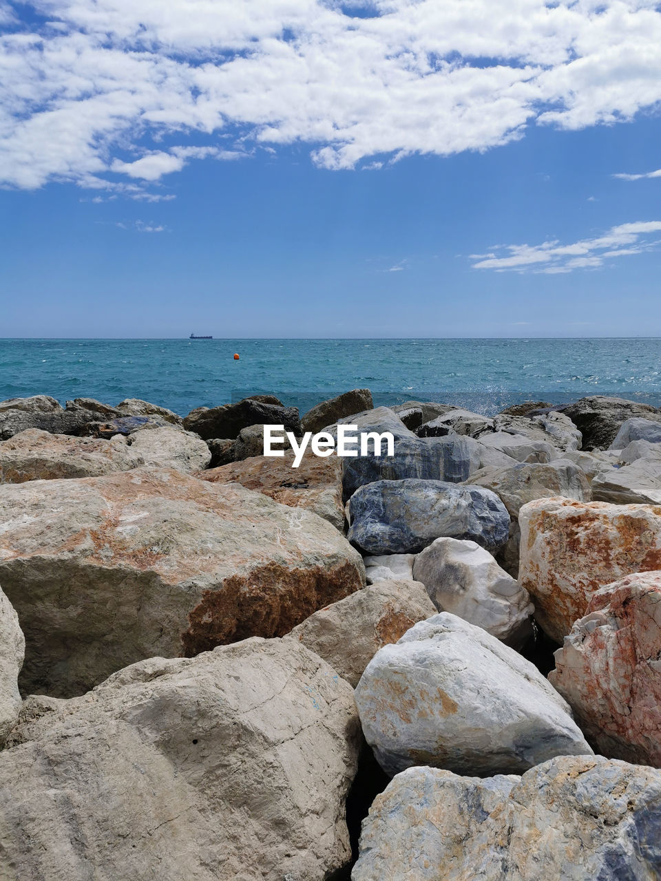 ROCKS ON SHORE AGAINST SEA