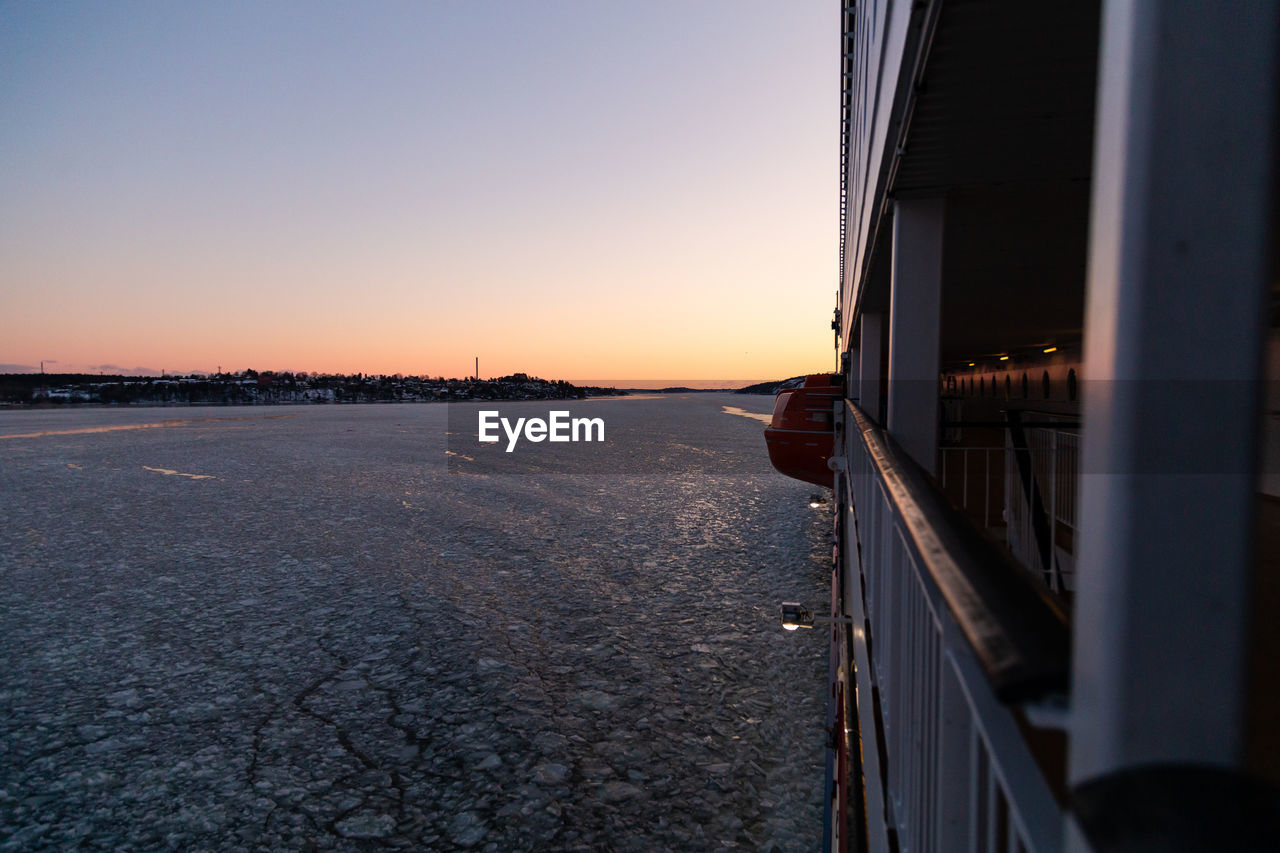 SCENIC VIEW OF SEA AGAINST CLEAR SKY