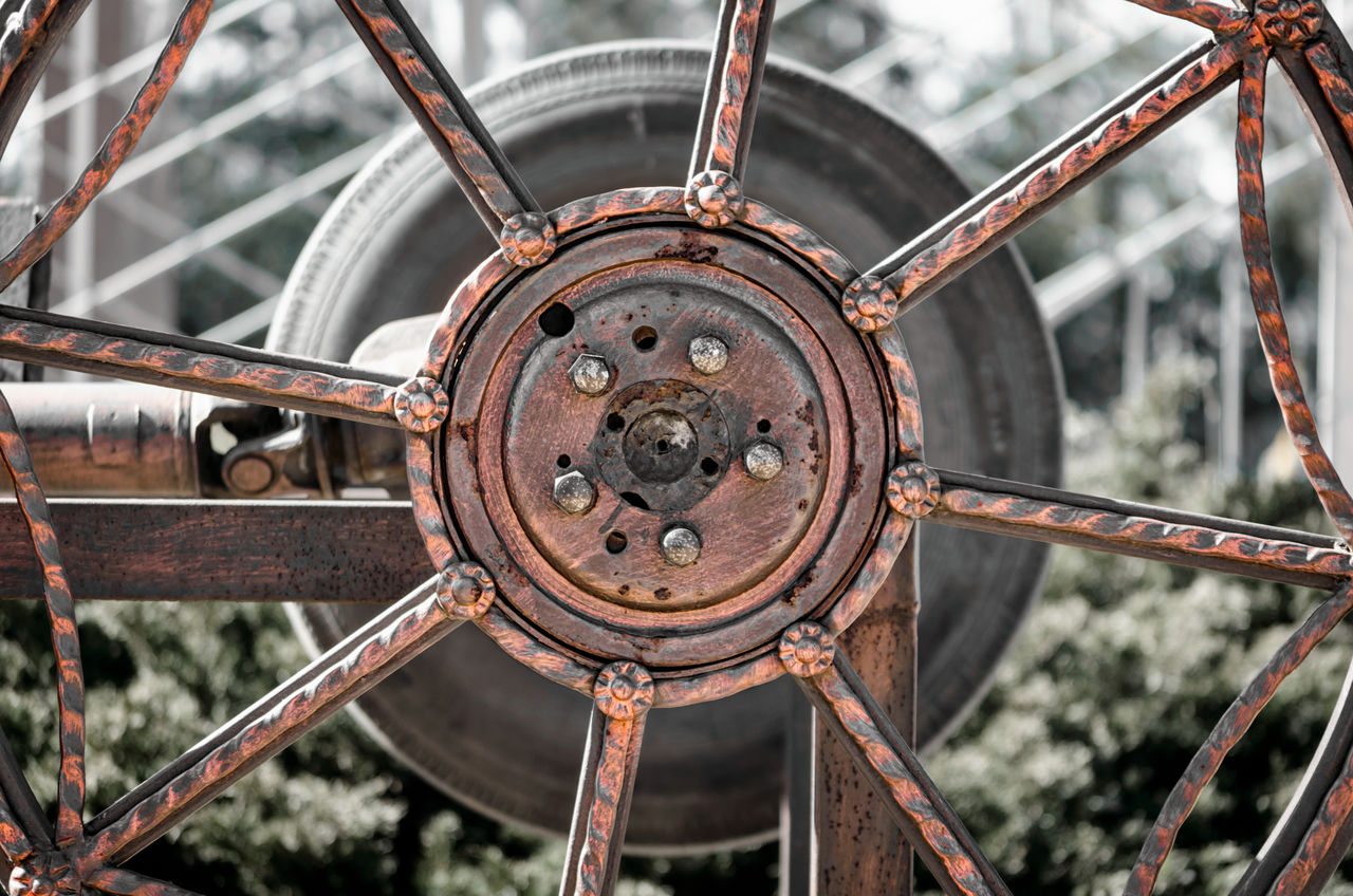 CLOSE-UP OF OLD RUSTY WHEEL