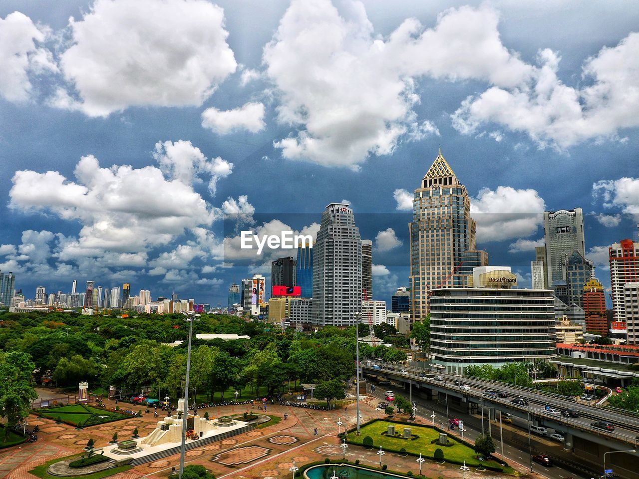 PANORAMIC VIEW OF CITY BUILDINGS AGAINST SKY