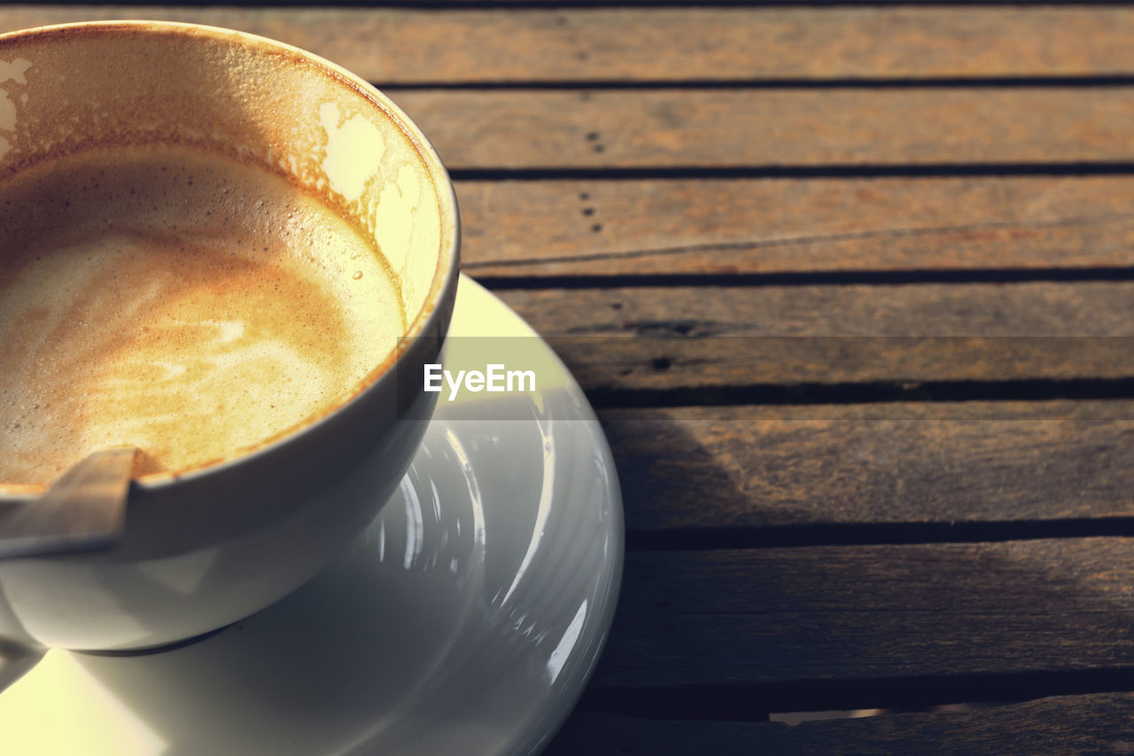 CLOSE-UP OF CAPPUCCINO ON TABLE