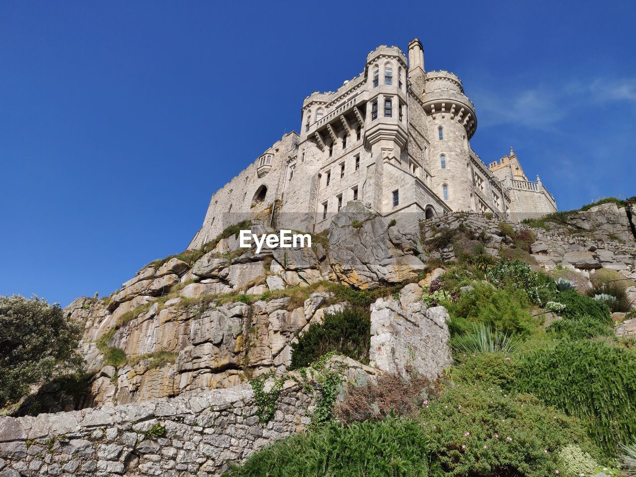 LOW ANGLE VIEW OF HISTORICAL BUILDING