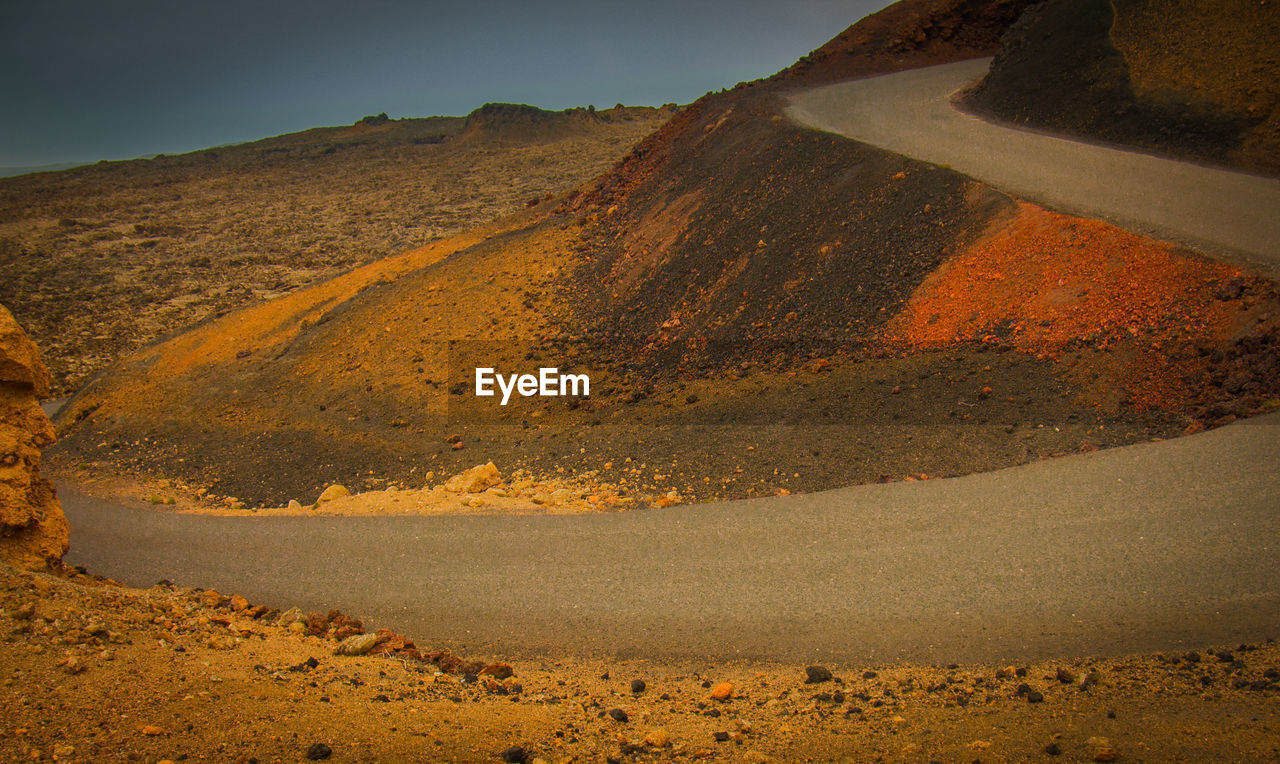 SCENIC VIEW OF MOUNTAIN