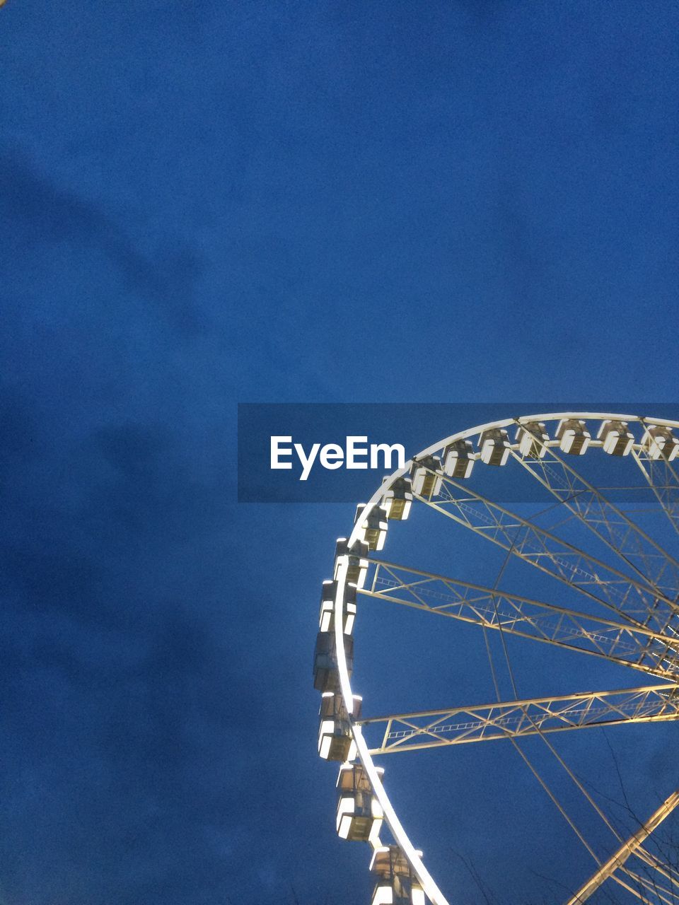 LOW ANGLE VIEW OF FERRIS WHEEL AGAINST SKY