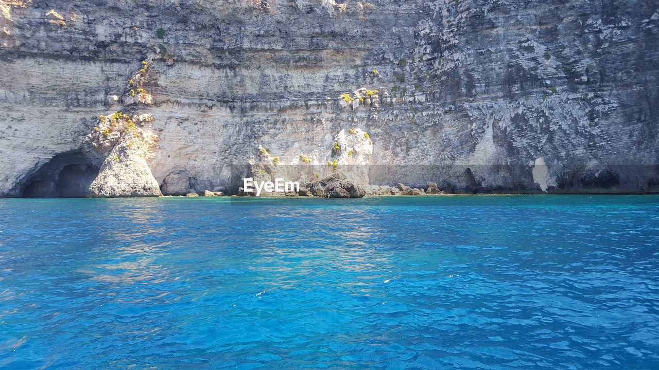 ROCK FORMATIONS IN SEA