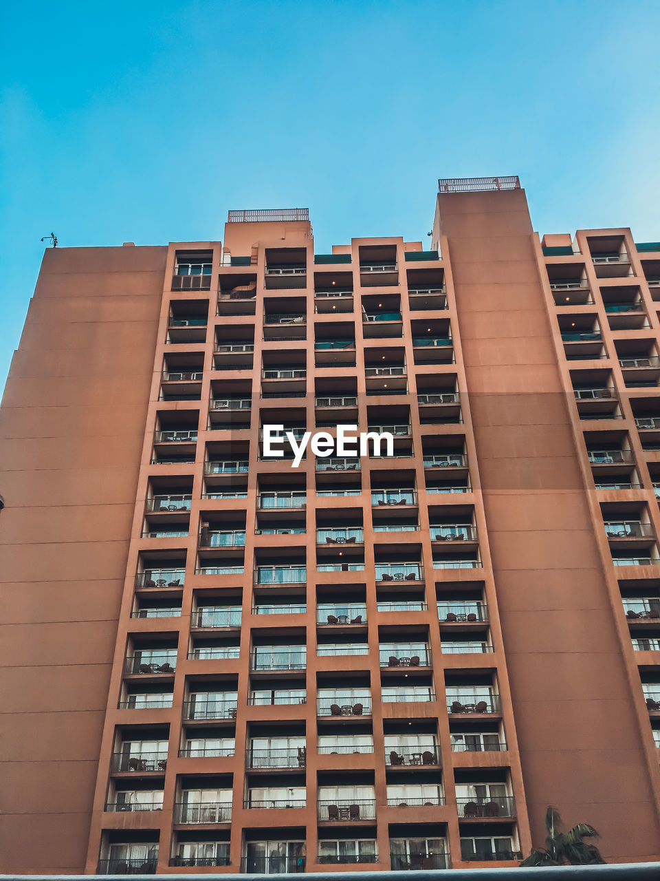 LOW ANGLE VIEW OF OFFICE BUILDING